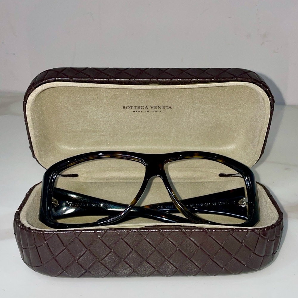SOLD🚨Bottega Veneta Tortoise Shell Glasses with Case